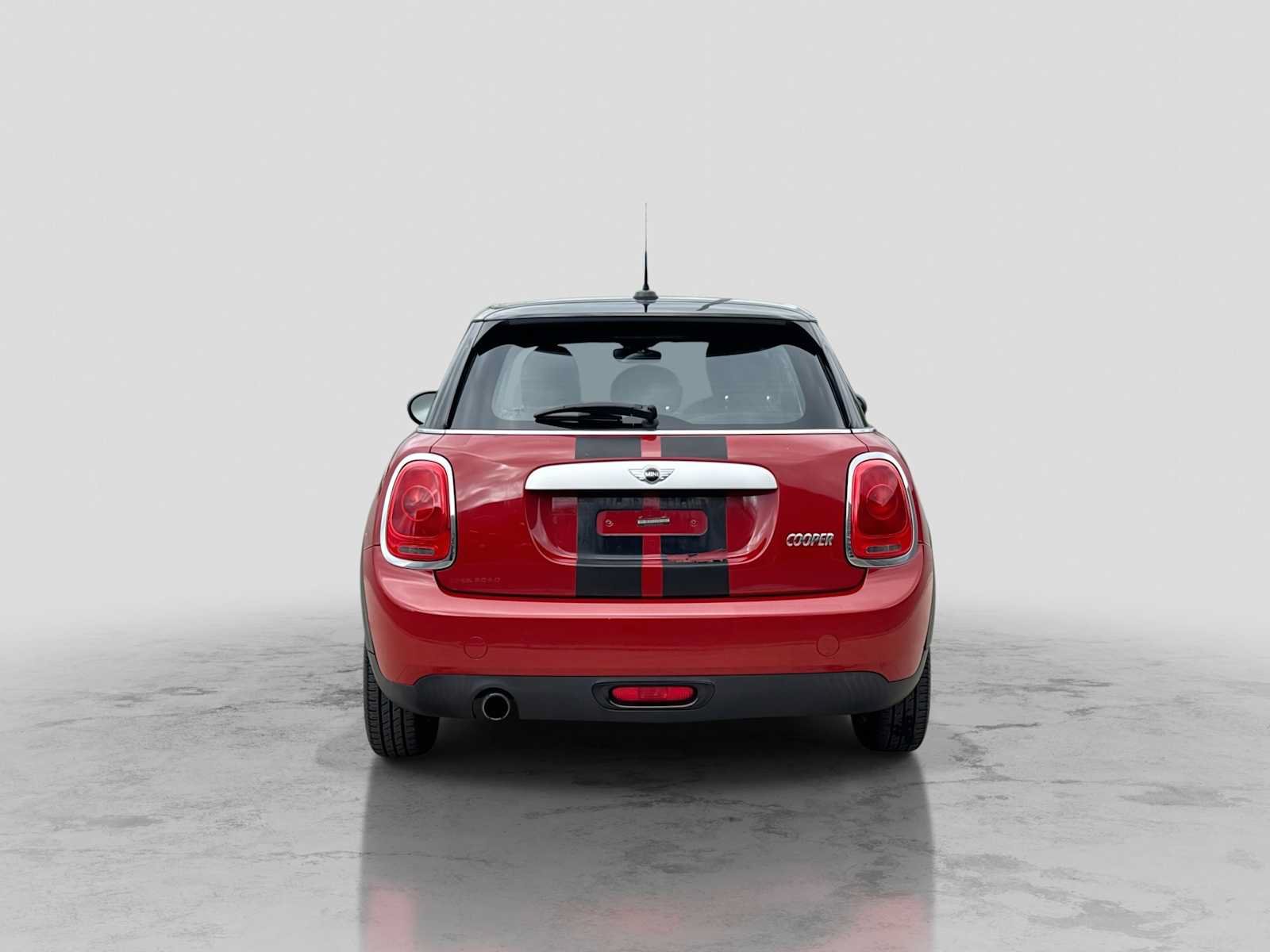 Used 2015 MINI Cooper 4-Door Hardtop FWD image 5