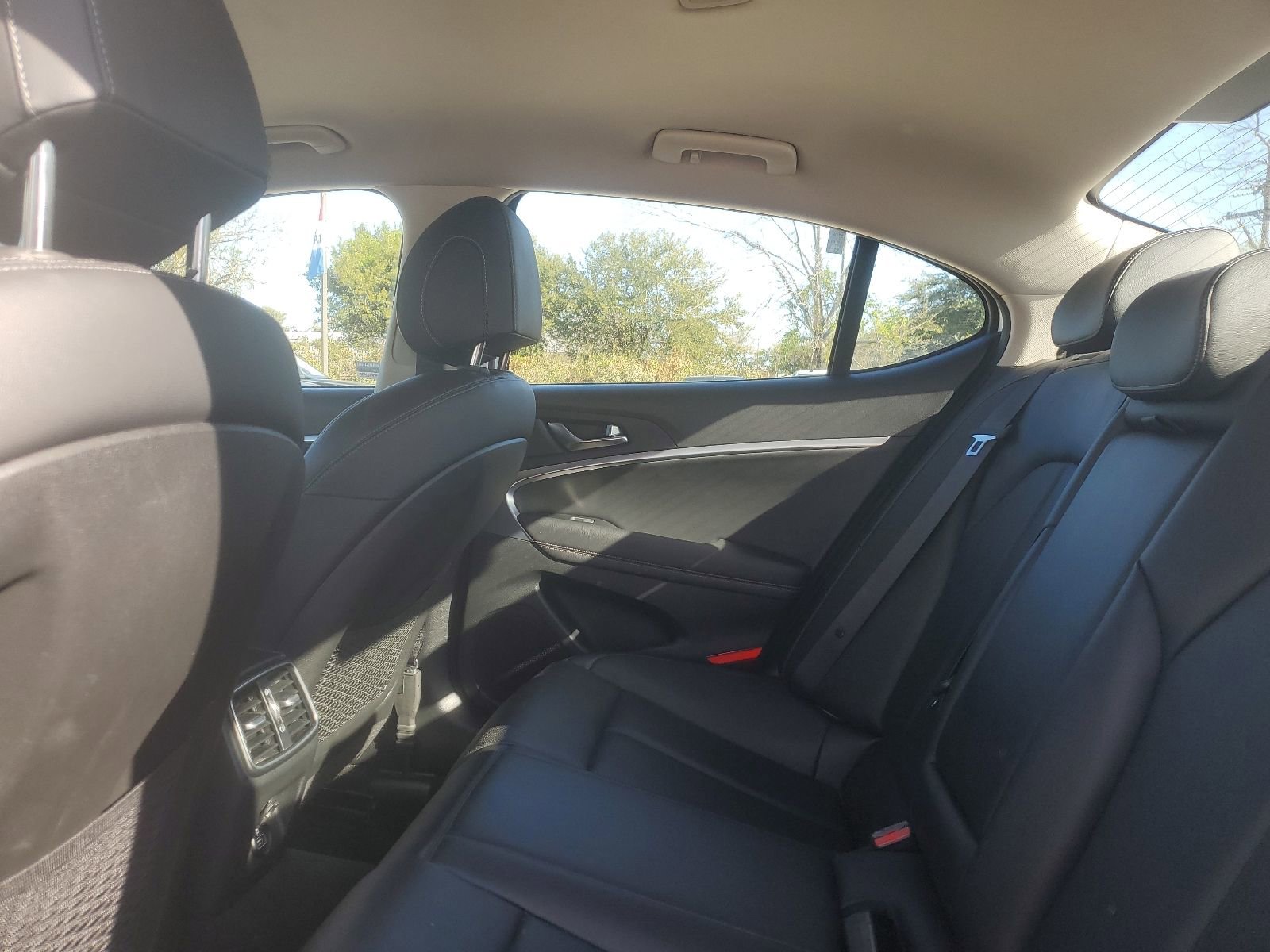 Used 2023 Genesis G70 2.0T image 9