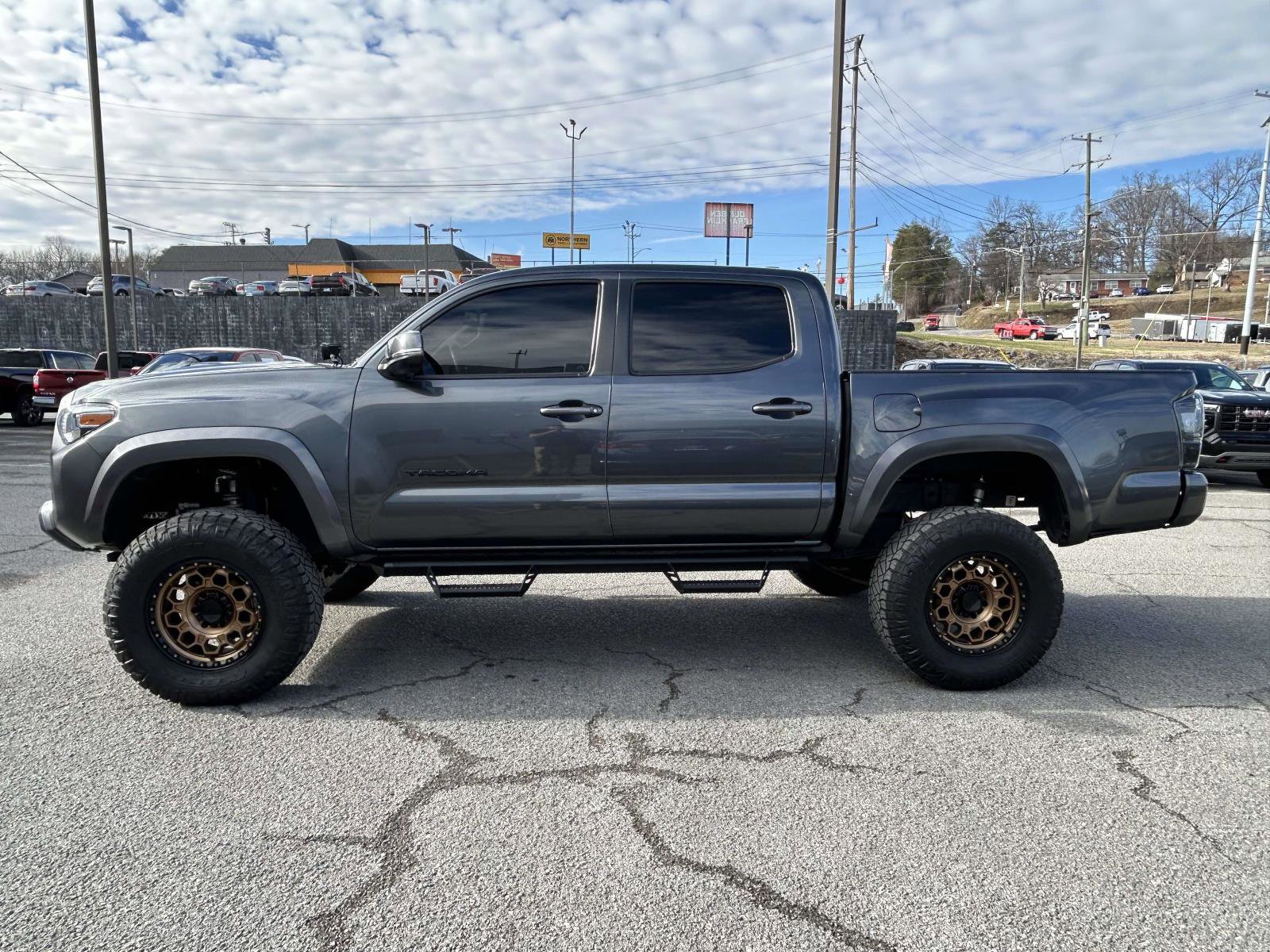 Used 2023 Toyota Tacoma TRD Sport w/ Black Out Package (TMS) image 6
