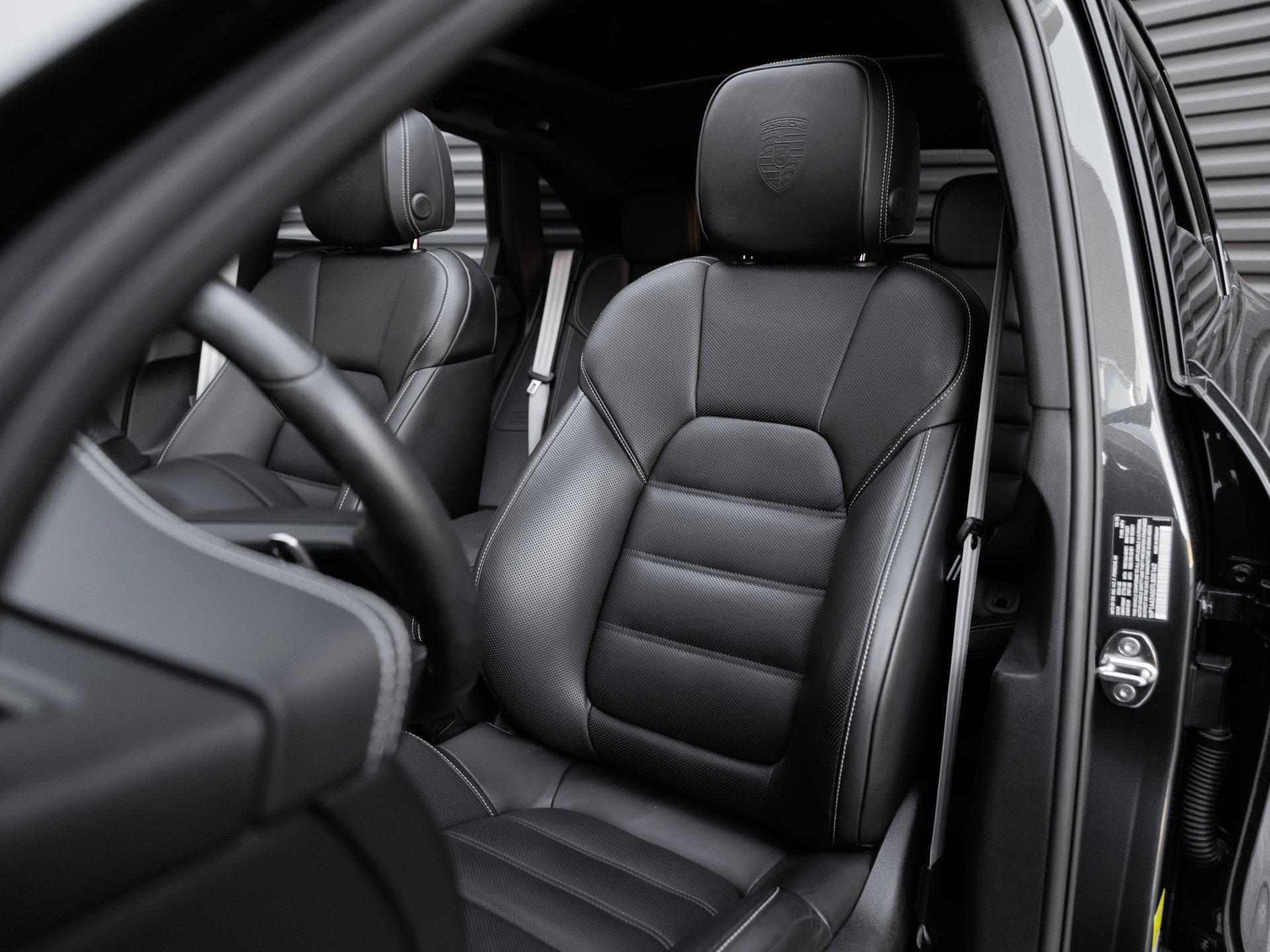 Certified 2026 Porsche Macan Turbo AWD/4WD image 5