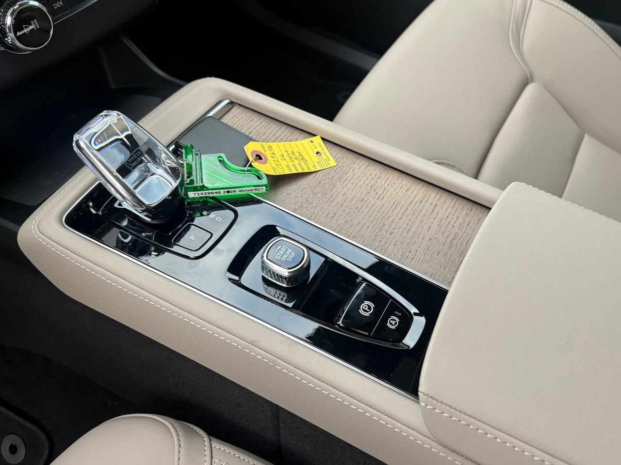 New 2026 Volvo XC90 T8 Plus w/ Protection Package Premier AWD/4WD image 13