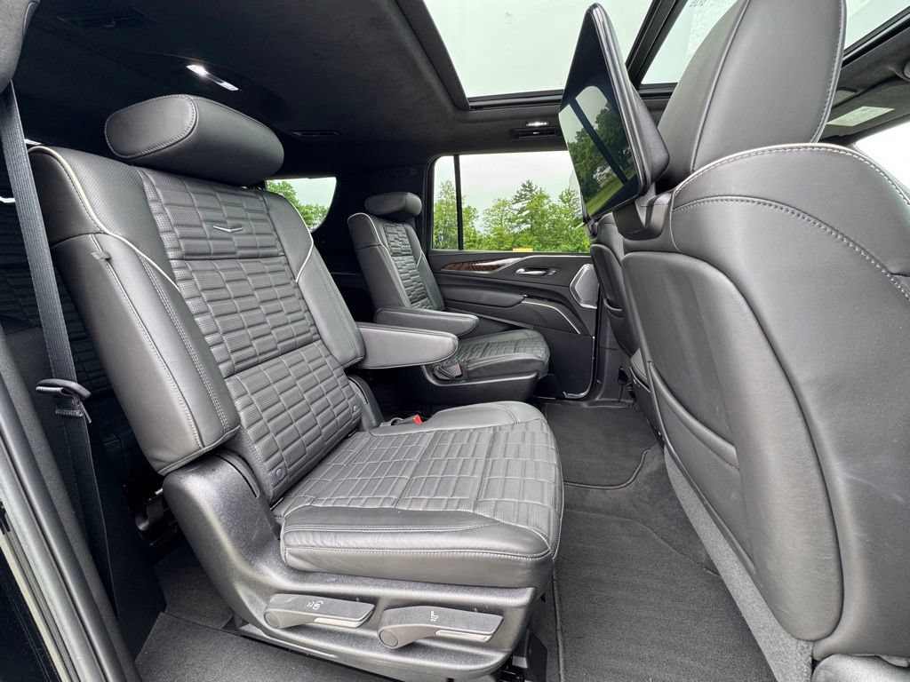 Certified 2024 Cadillac Escalade ESV Premium Luxury Platinum AWD/4WD image 34