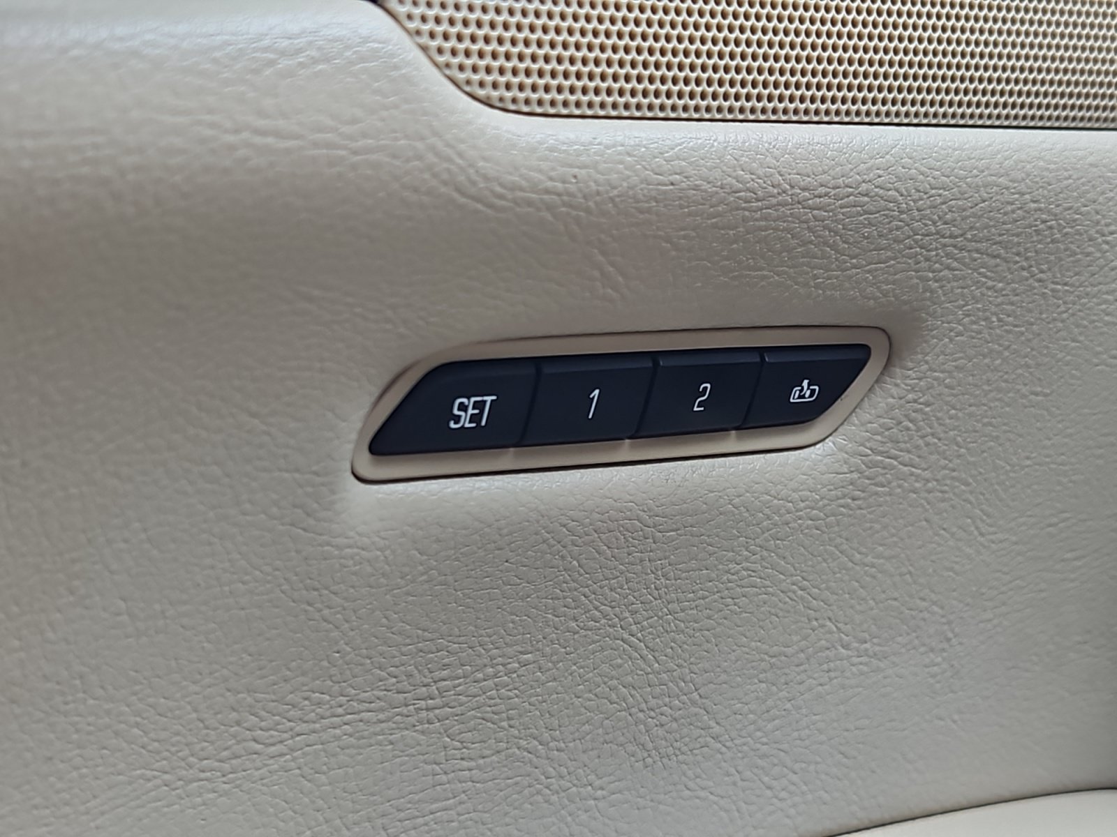 Used 2017 Cadillac XT5 Luxury w/ Driver Awareness Package FWD image 16