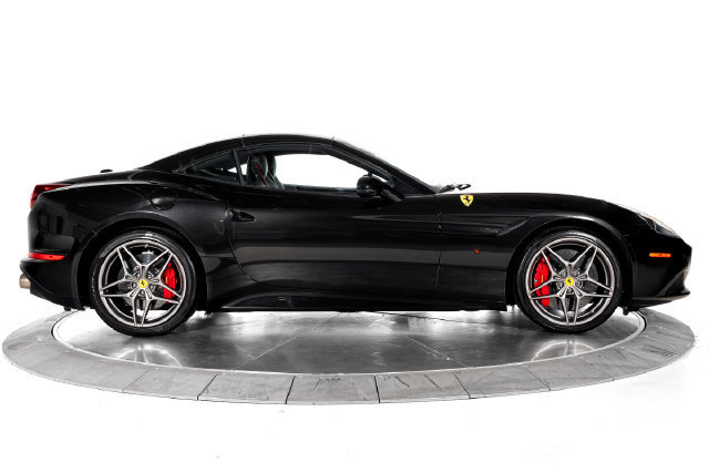 Used 2015 Ferrari California T RWD image 12