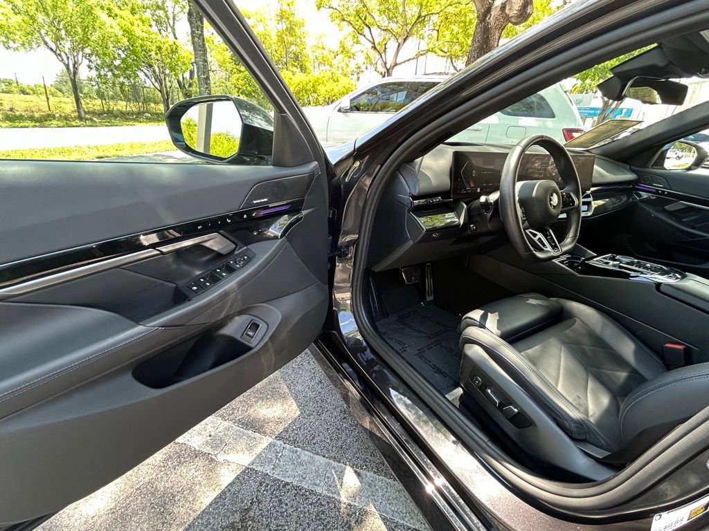 Used 2025 BMW 530i RWD image 15