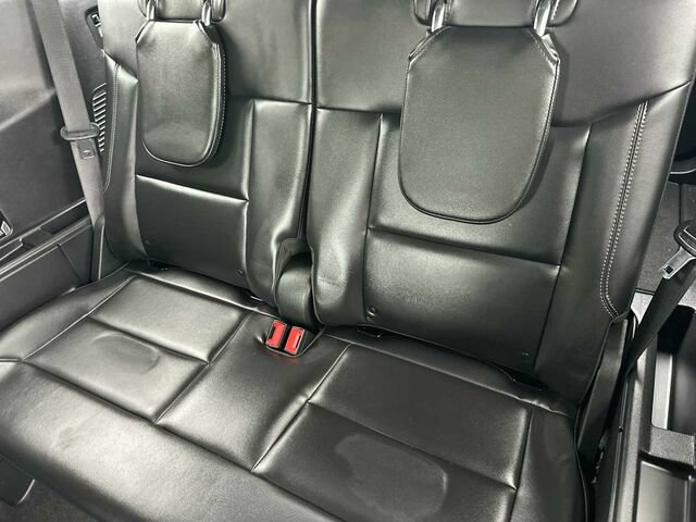 Used 2022 Ford Explorer XLT w/ Equipment Group 202A RWD image 18