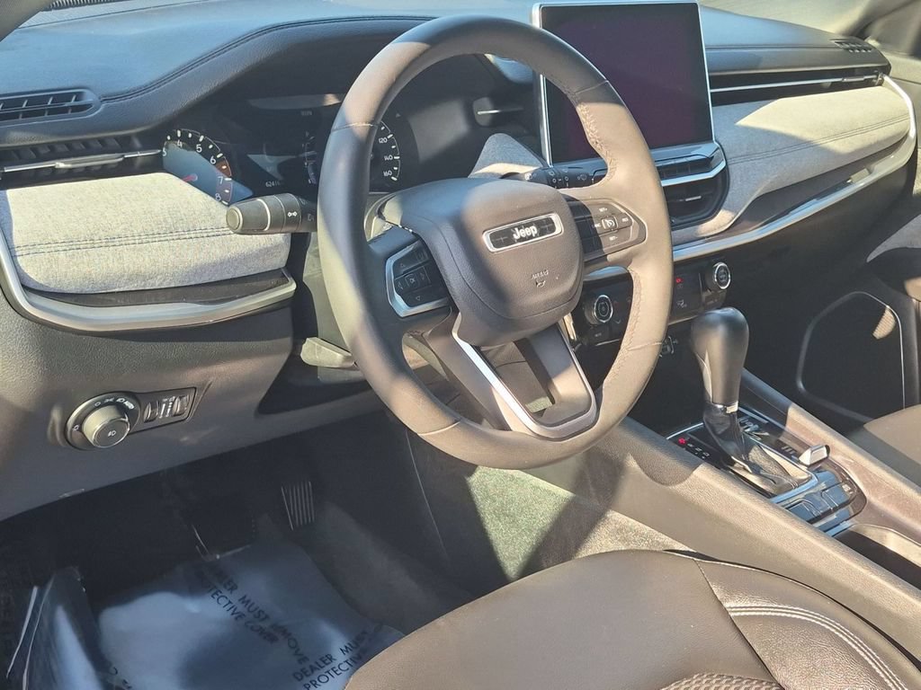 Used 2024 Jeep Compass Latitude AWD/4WD image 14