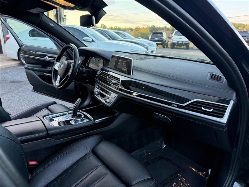Used 2018 BMW 750i xDrive AWD/4WD image 12