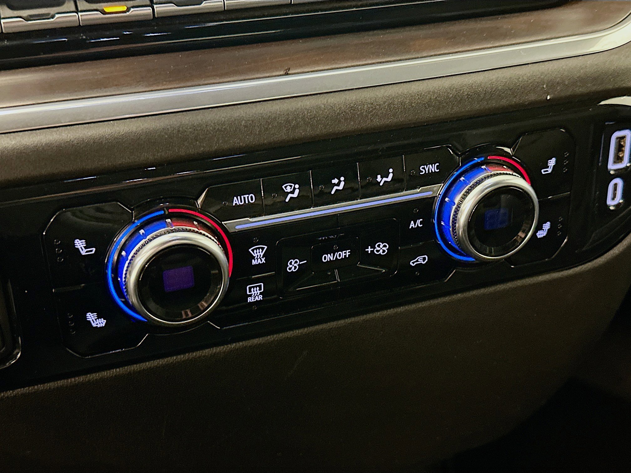 Used 2025 GMC Sierra 1500 SLT image 24