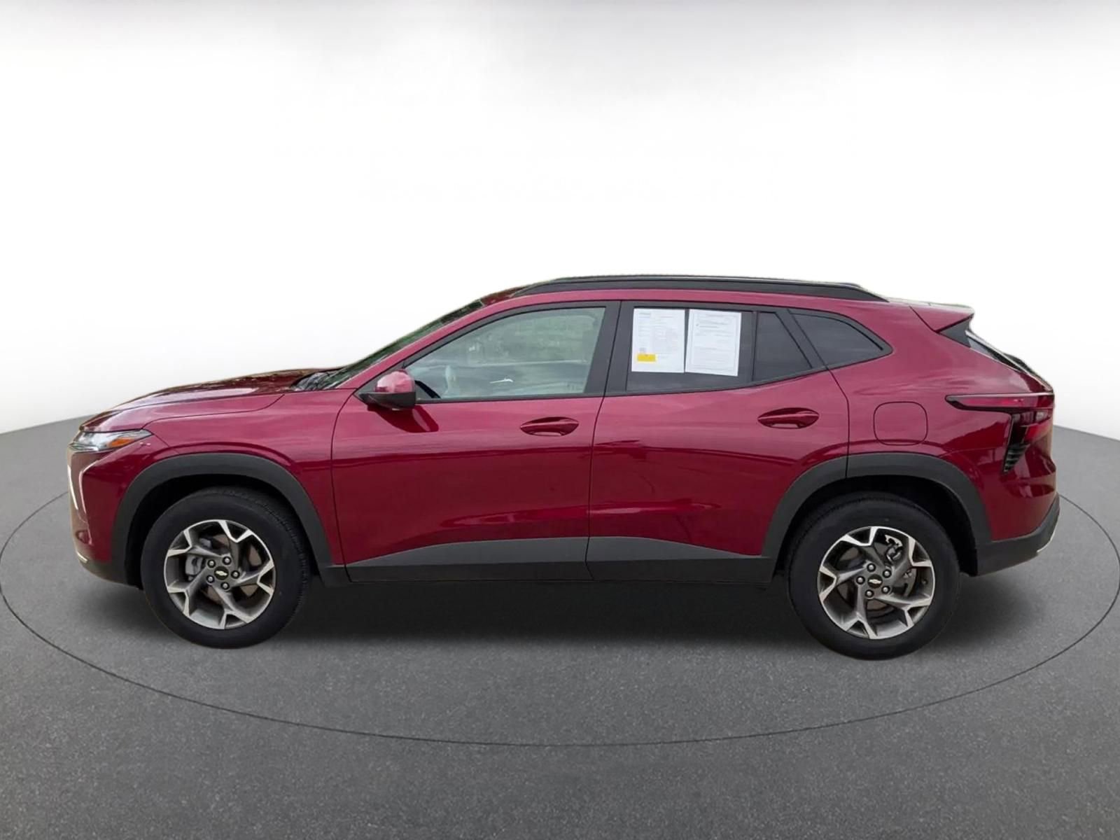 Used 2025 Chevrolet Trax LT image 9