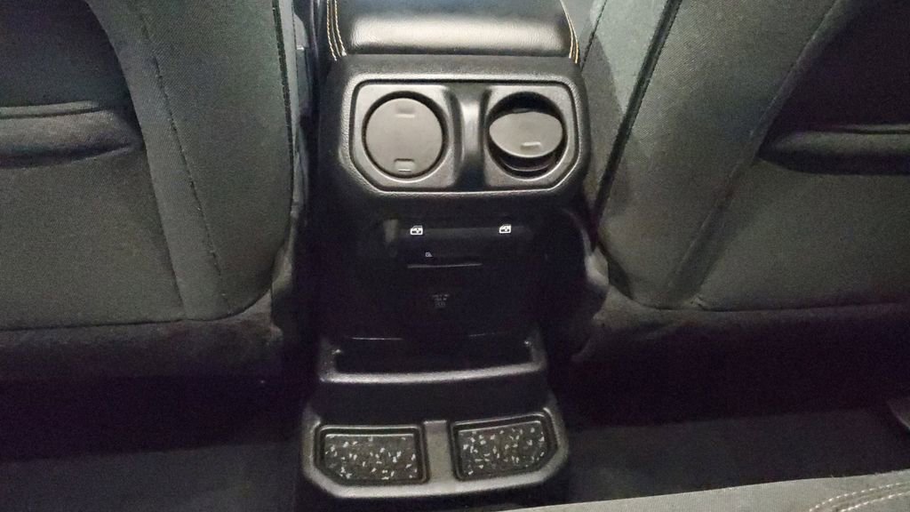 Used 2024 Jeep Wrangler Unlimited Sahara image 13