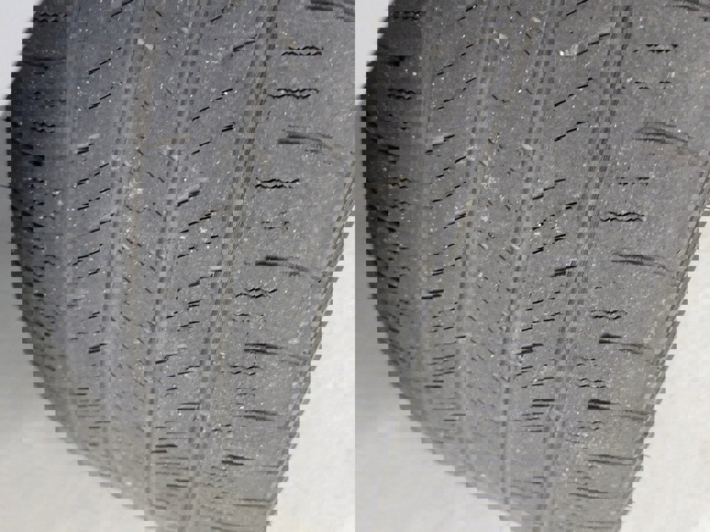 Used 2013 Dodge Avenger SE image 25