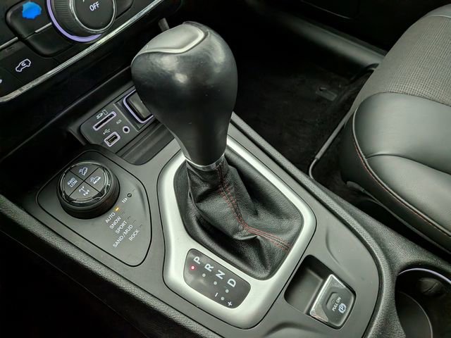 Used 2017 Jeep Cherokee Trailhawk w/ Cold Weather Group image 19