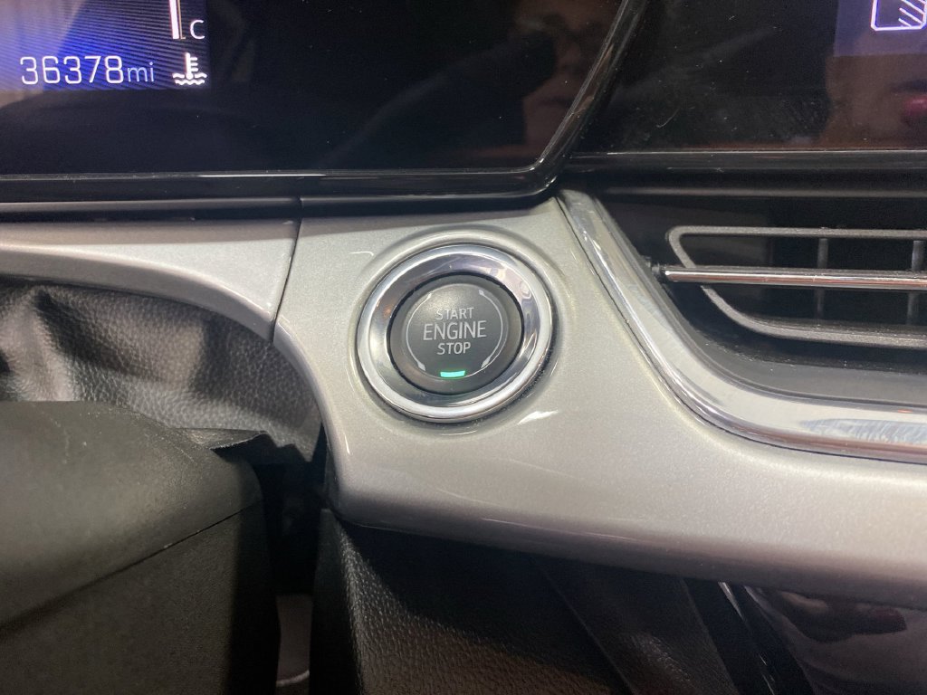 Certified 2025 Chevrolet Trax LT FWD image 22