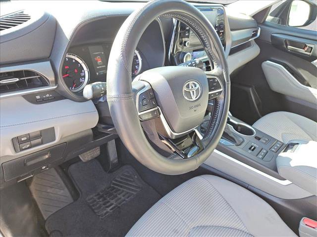 Used 2020 Toyota Highlander LE image 10