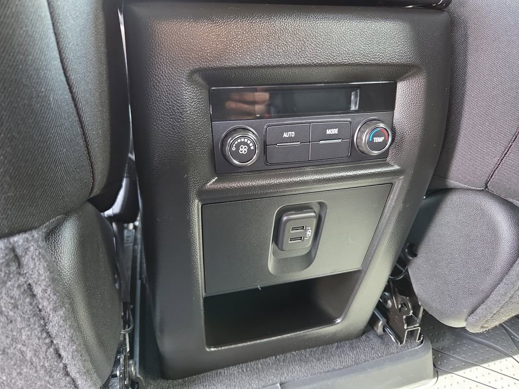 Certified 2023 Chevrolet Traverse LT FWD image 34