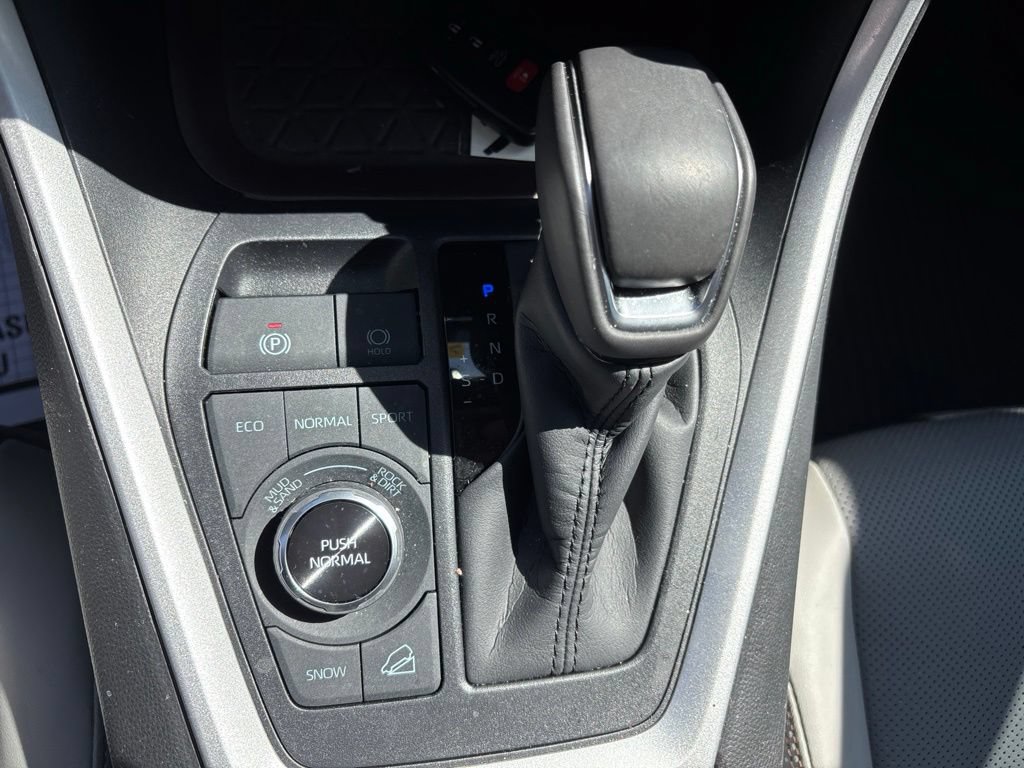 Used 2025 Toyota RAV4 Limited w/ Weather Package AWD/4WD image 25