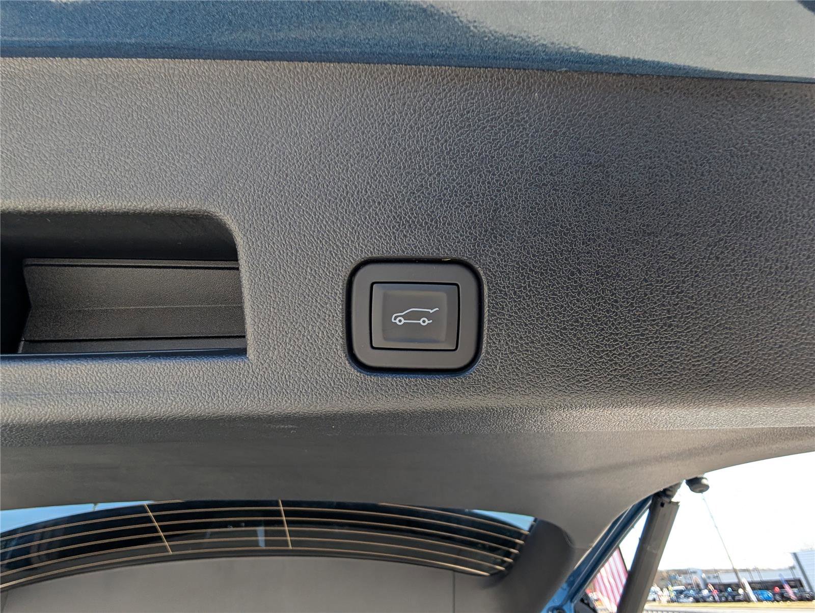 New 2026 Chevrolet Traverse High Country image 9