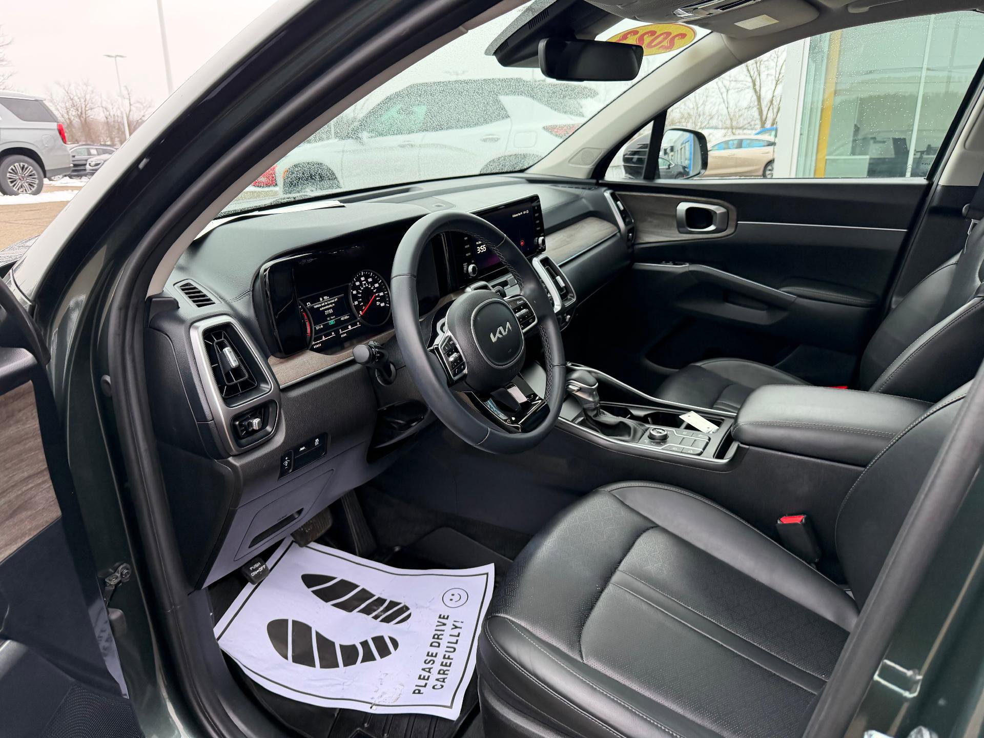 Used 2023 Kia Sorento S w/ Panoramic Sunroof Package image 13