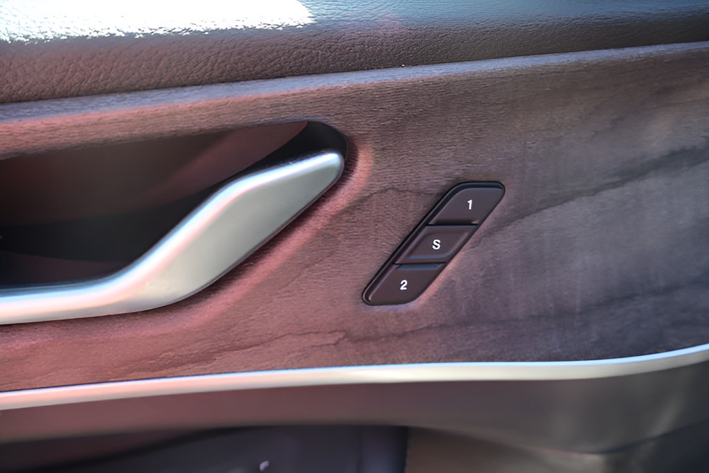 Used 2024 Jeep Grand Cherokee Limited AWD/4WD image 15