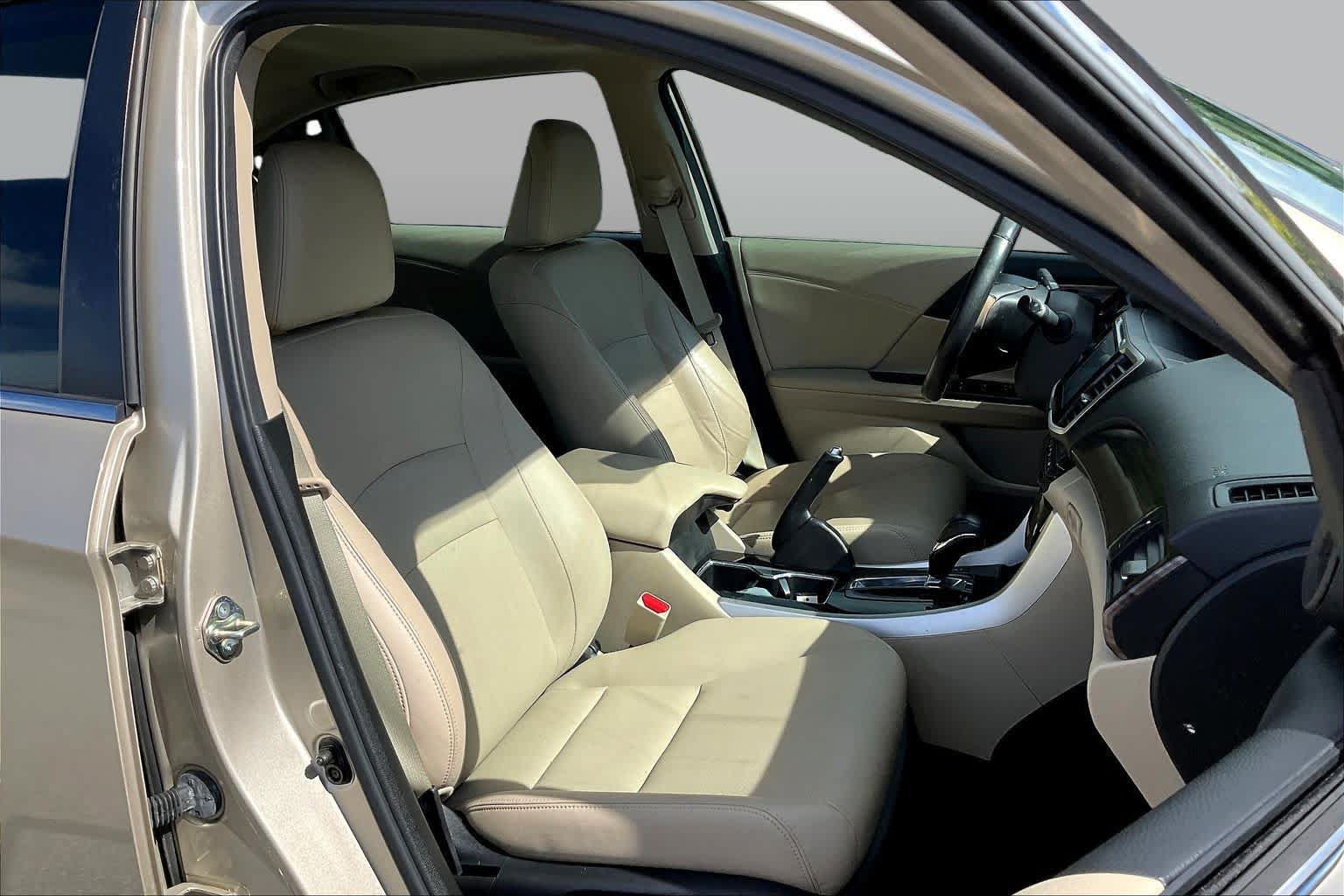 Used 2017 Honda Accord EX-L image 9