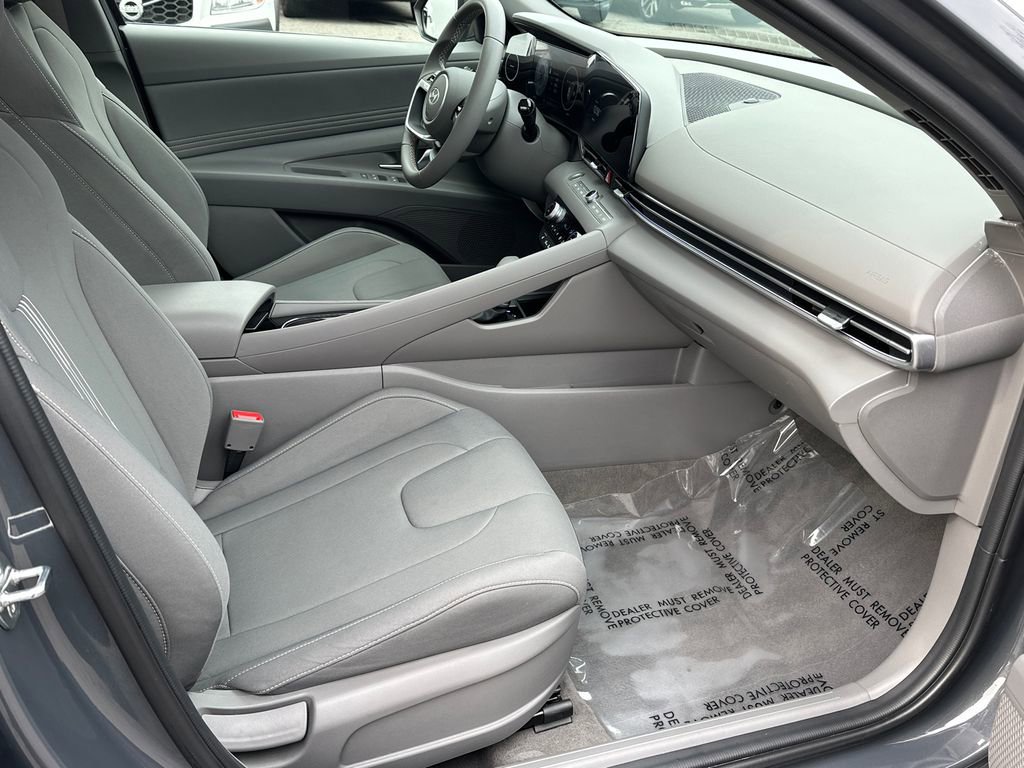 Used 2024 Hyundai Elantra SEL w/ Convenience Package image 10