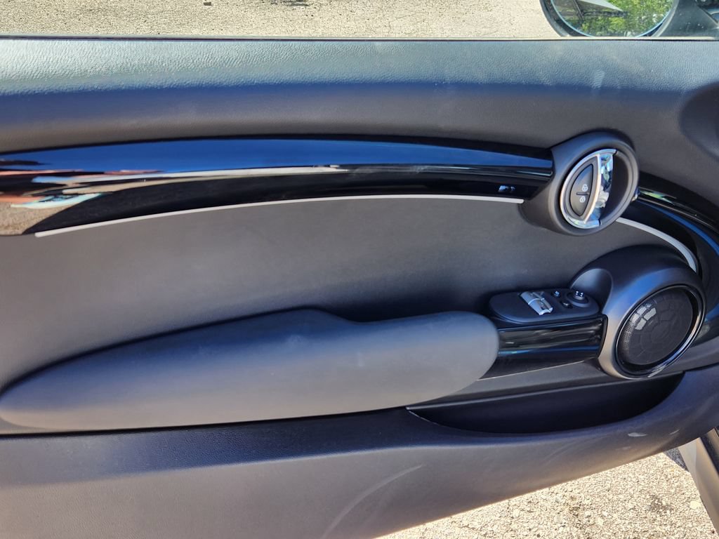 Used 2024 MINI Cooper SE FWD image 6