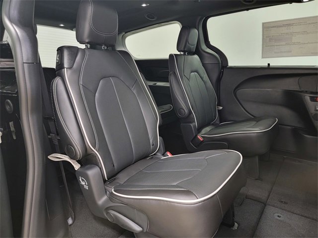 New 2026 Chrysler Pacifica Limited w/ S Appearance Package image 19