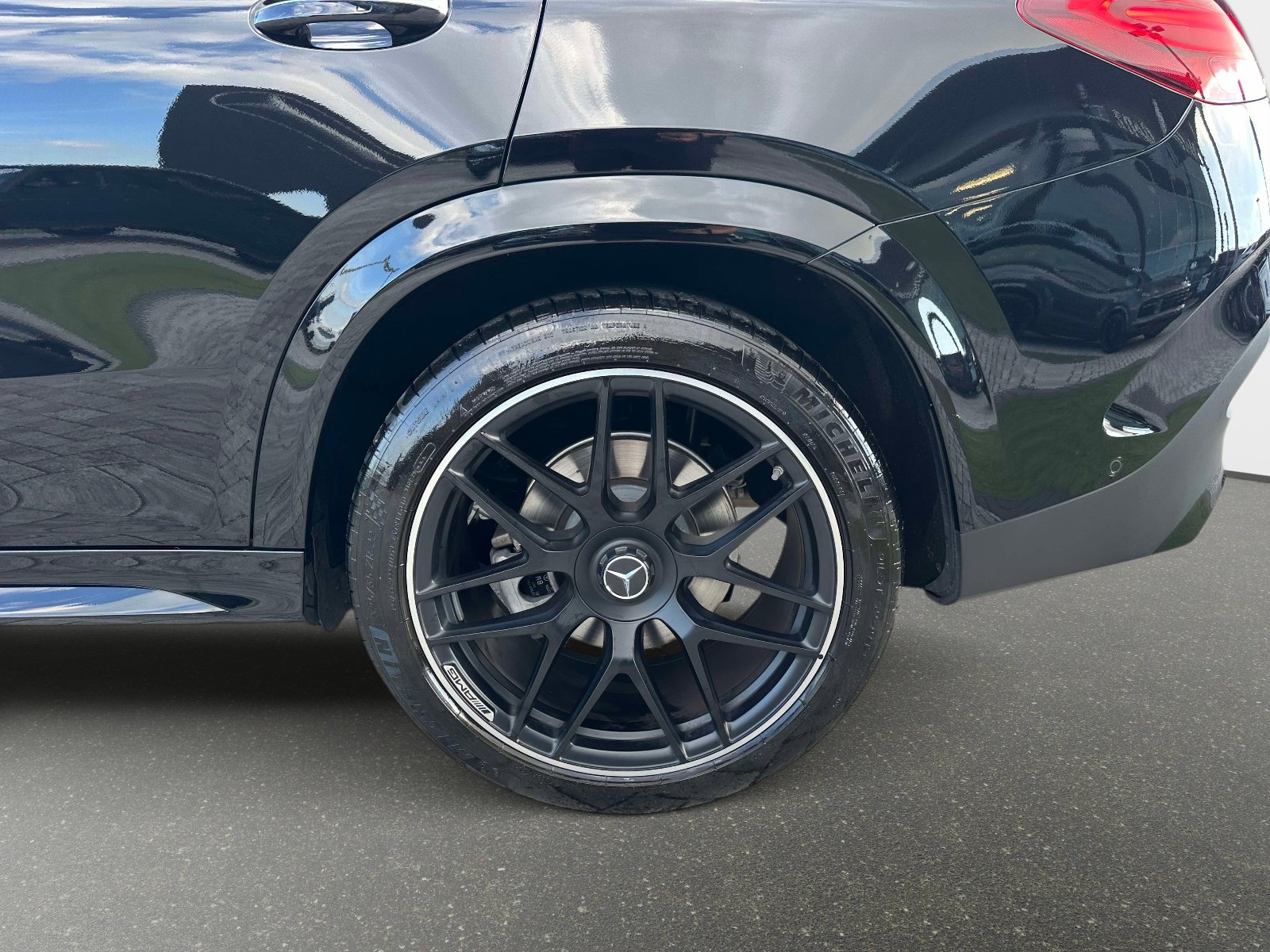 Used 2025 Mercedes-Benz GLE 53 AMG 4MATIC Coupe image 11