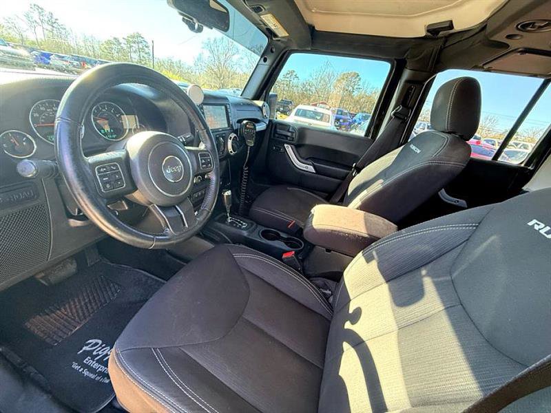 Used 2017 Jeep Wrangler Unlimited Rubicon w/ Connectivity Group image 14