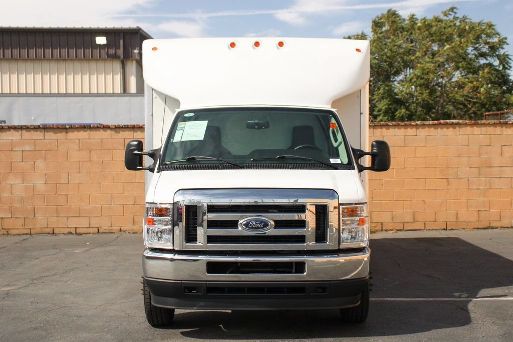 Used 2023 Ford E-450 and Econoline 450 Super Duty w/ Power Windows & Locks Group RWD image 3
