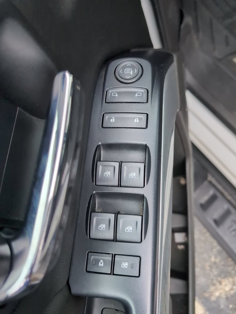 Used 2018 Chevrolet Silverado 1500 LT w/ LPO, Black Pack AWD/4WD image 11