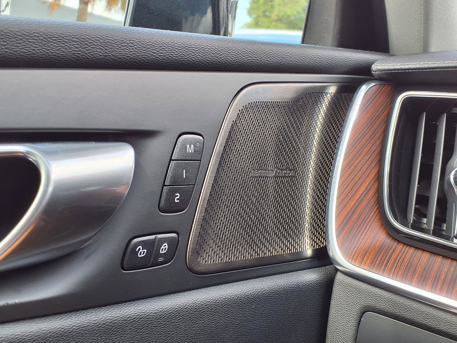 Certified 2023 Volvo XC60 B5 Ultimate w/ Climate Package image 32