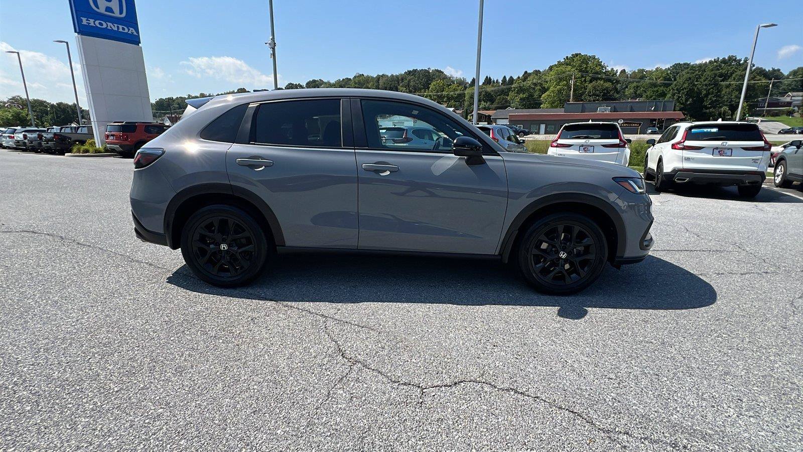 Used 2025 Honda HR-V Sport image 3