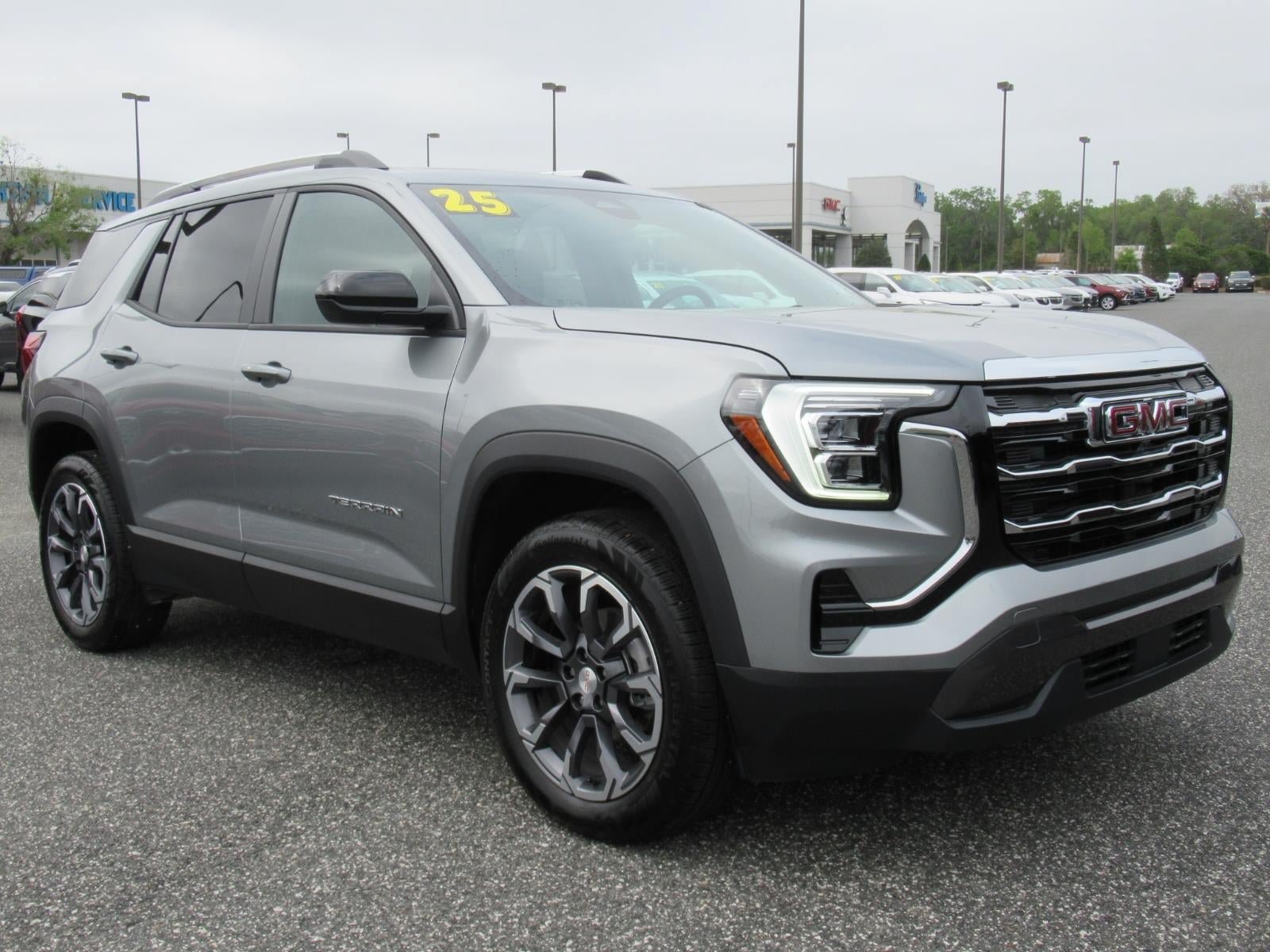 Used 2025 GMC Terrain Elevation w/ Elevation Premium Package AWD/4WD image 1