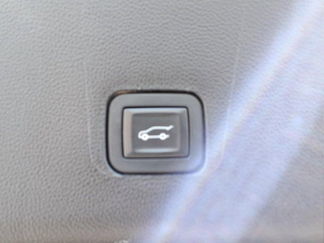 Used 2018 Chevrolet Traverse LT image 9