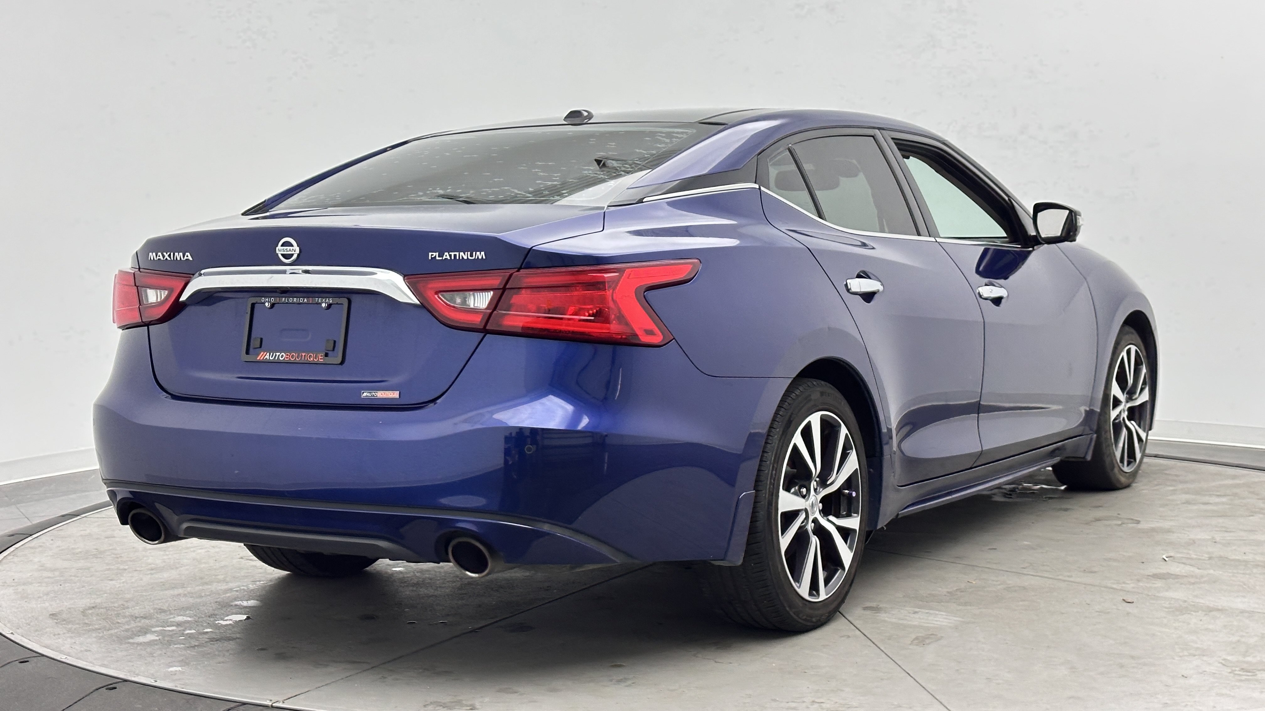 Used 2016 Nissan Maxima Platinum w/ Interior Lighting Package FWD image 10