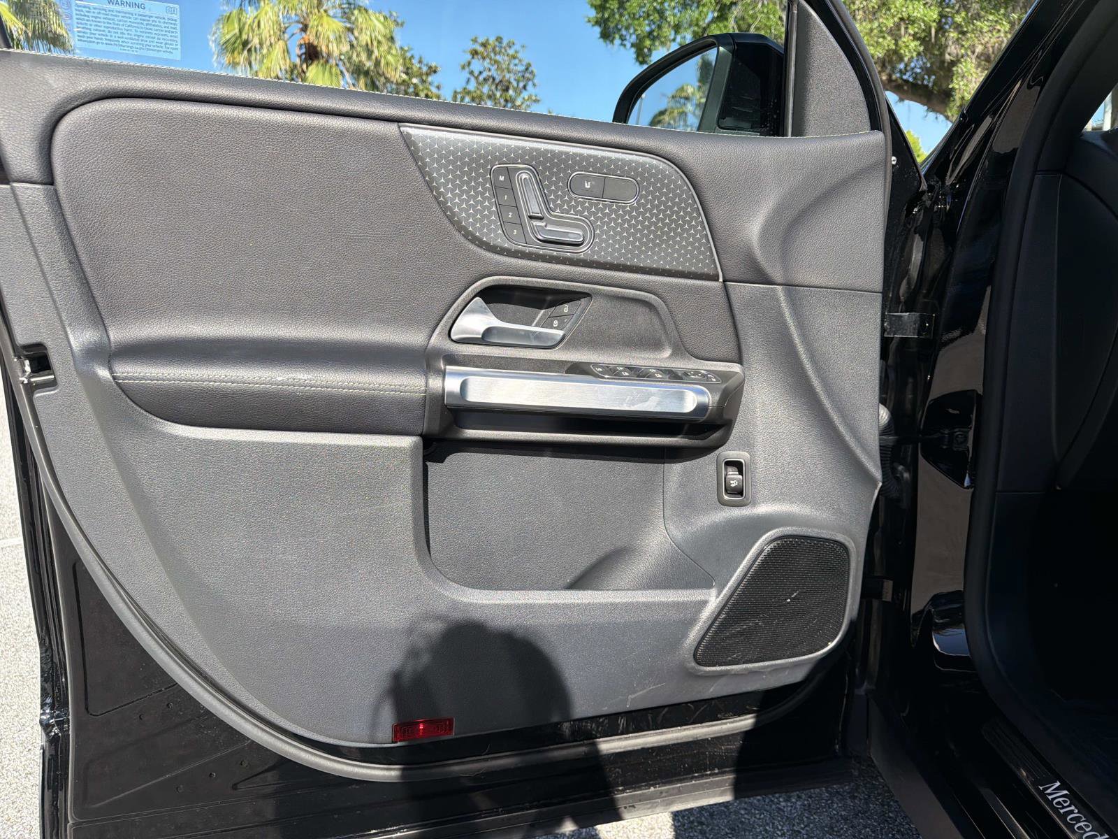 Used 2025 Mercedes-Benz GLB 250 image 15