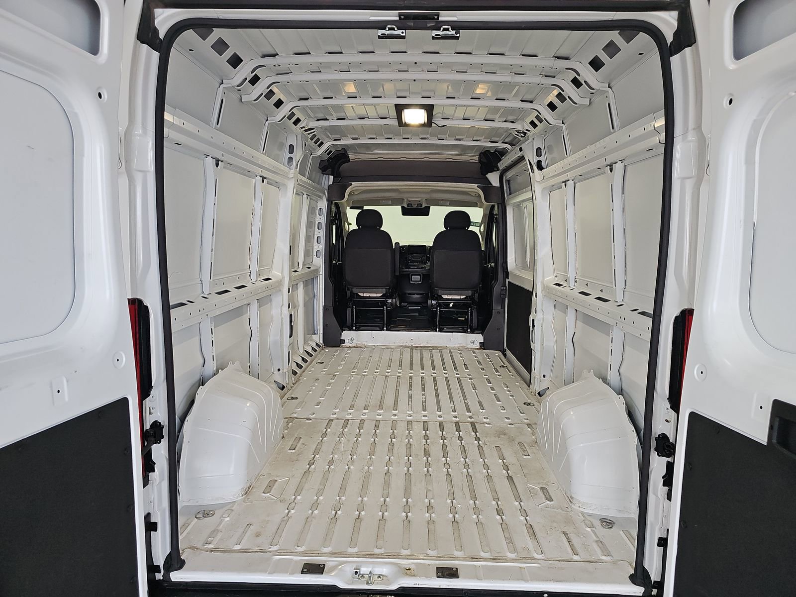 Used 2024 RAM ProMaster 2500 w/ Convenience Group FWD image 16