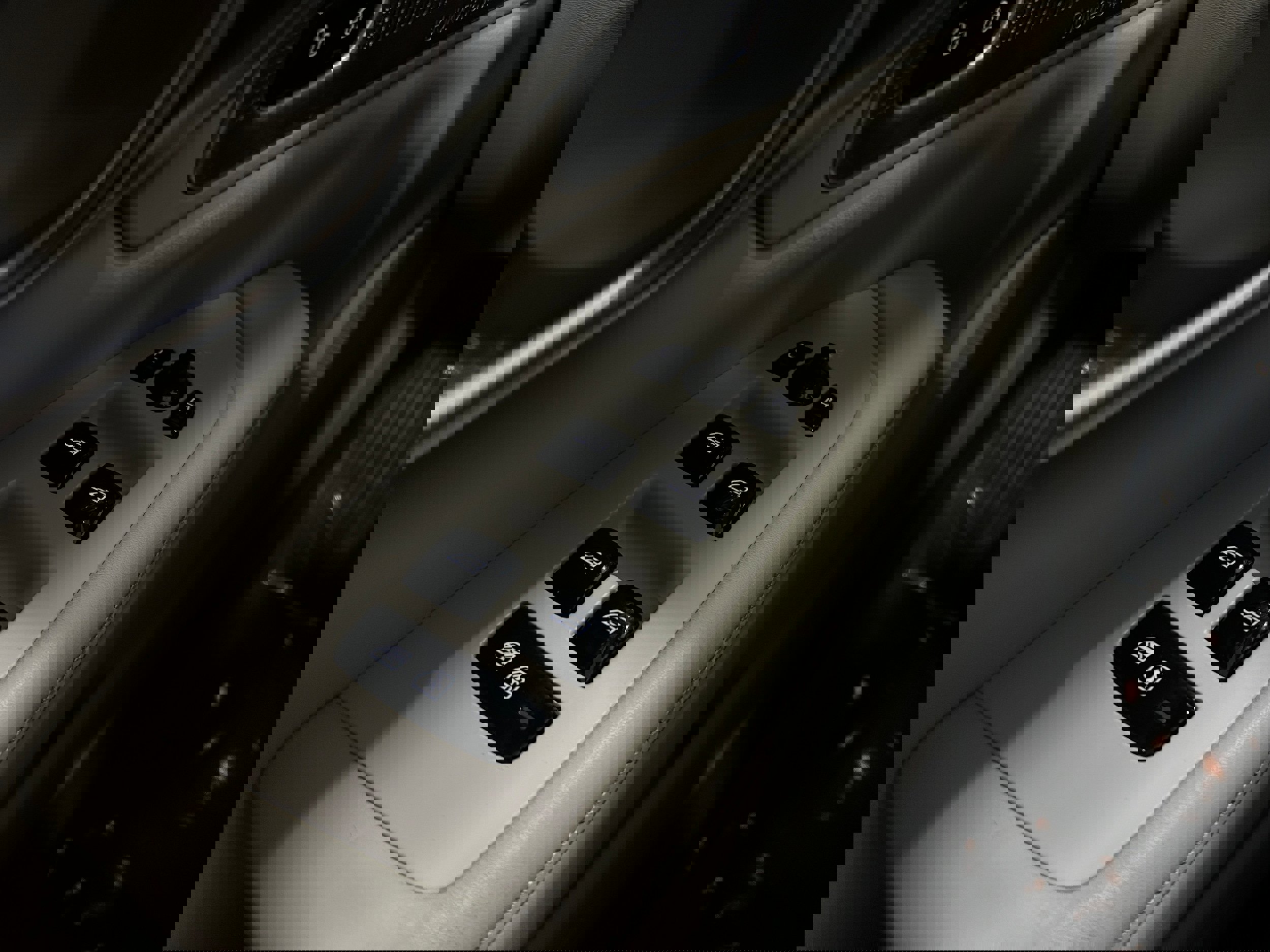 Used 2017 Volvo V90 T6 Cross Country image 23