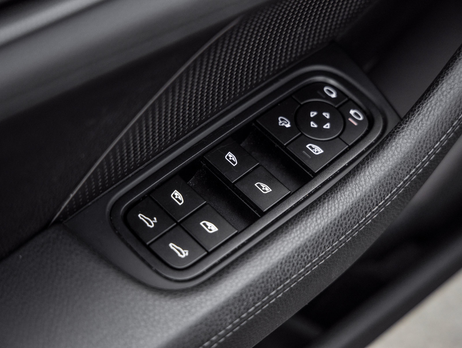 Certified 2025 Porsche Panamera image 20