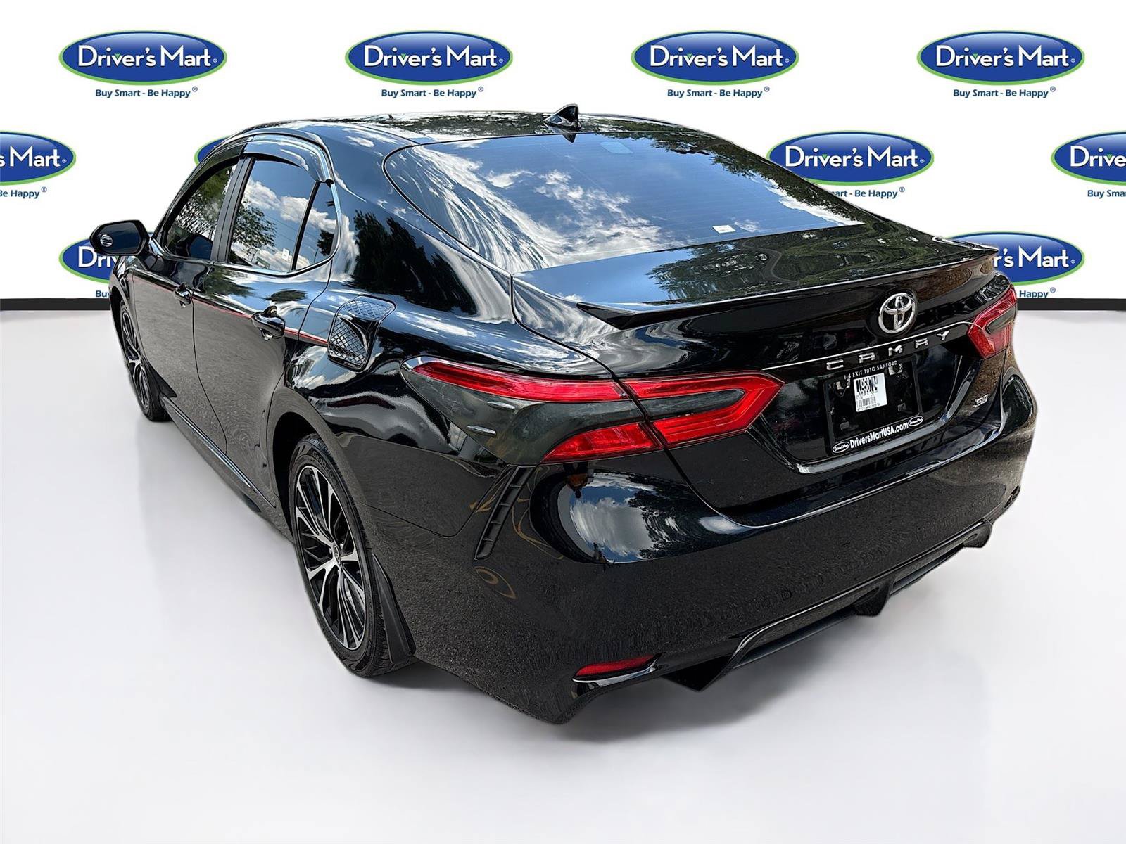 Used 2020 Toyota Camry SE FWD image 5