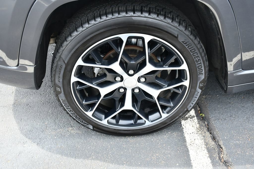 Used 2023 Jeep Grand Cherokee Summit AWD/4WD image 19