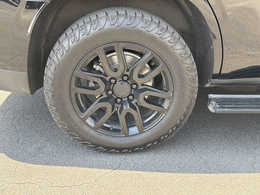 Used 2023 GMC Yukon AT4 w/ AT4 Premium Plus Package image 17