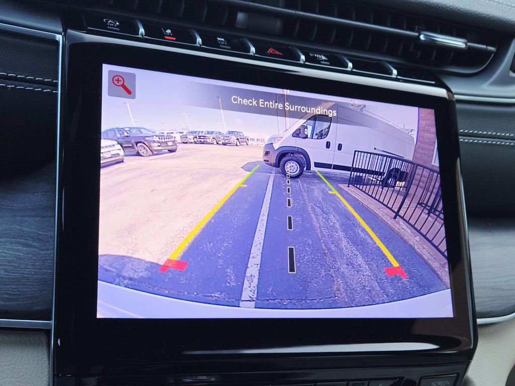 Used 2025 Jeep Grand Cherokee Limited image 26