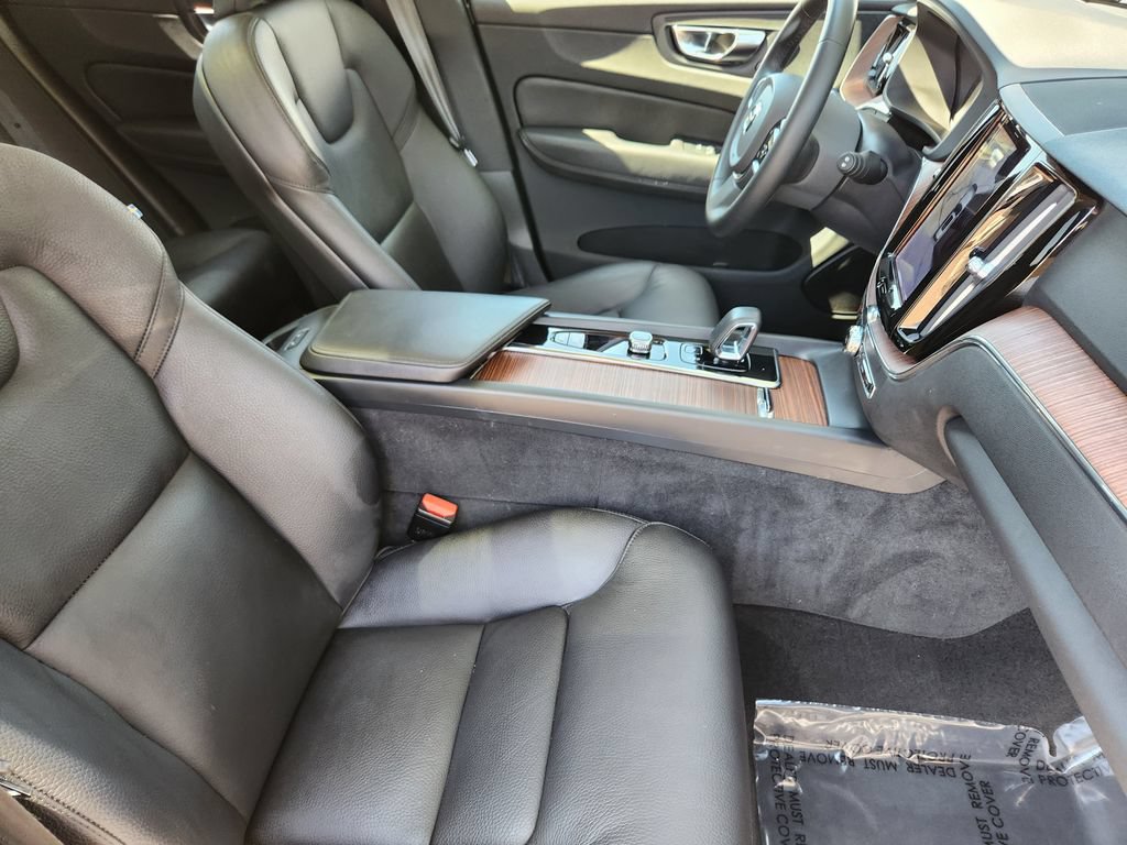 Used 2023 Volvo XC60 T8 Plus AWD/4WD image 5
