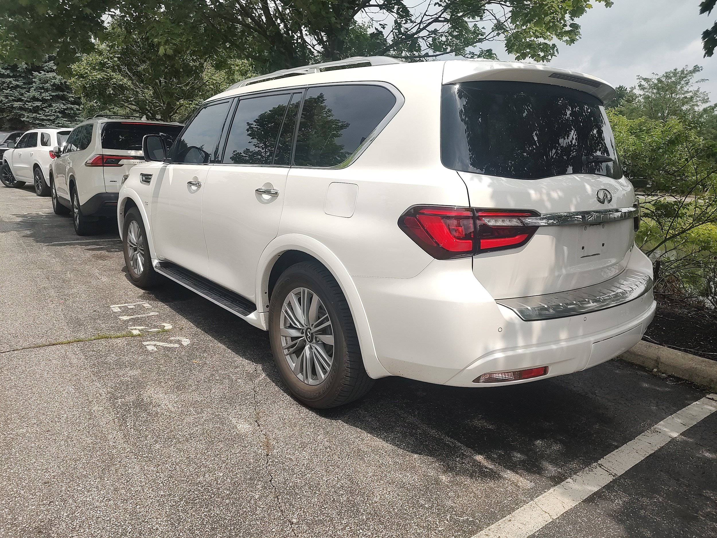 Used 2019 INFINITI QX80 Luxe w/ Proassist Package AWD/4WD image 2