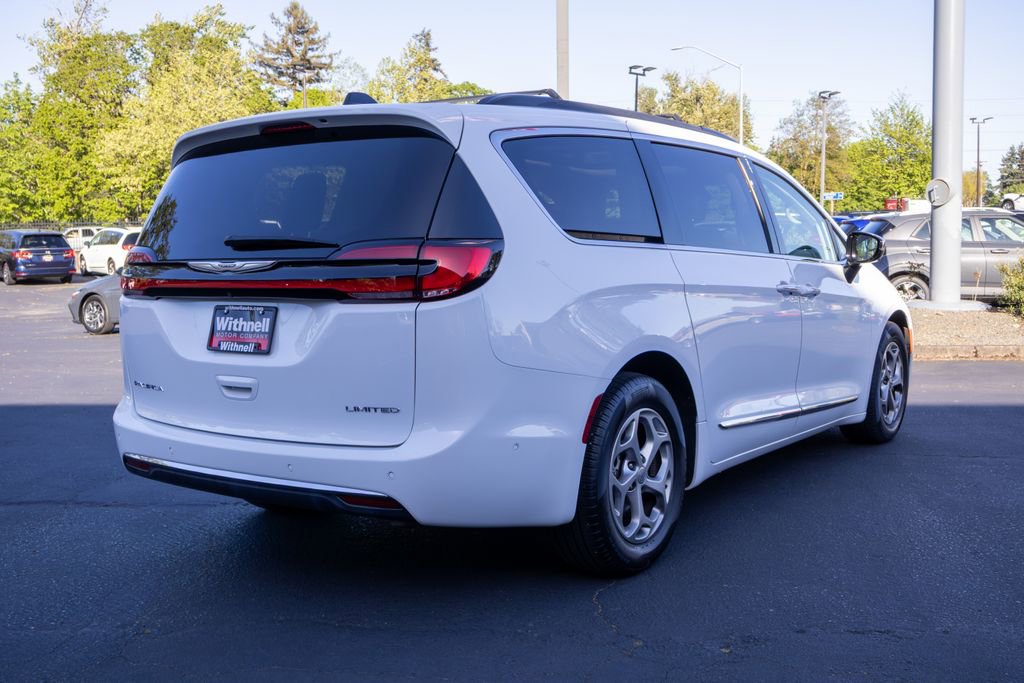 Used 2023 Chrysler Pacifica Limited FWD image 7