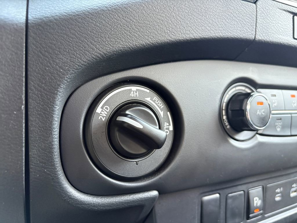 Used 2023 Nissan Frontier SV w/ Midnight Edition Package image 6