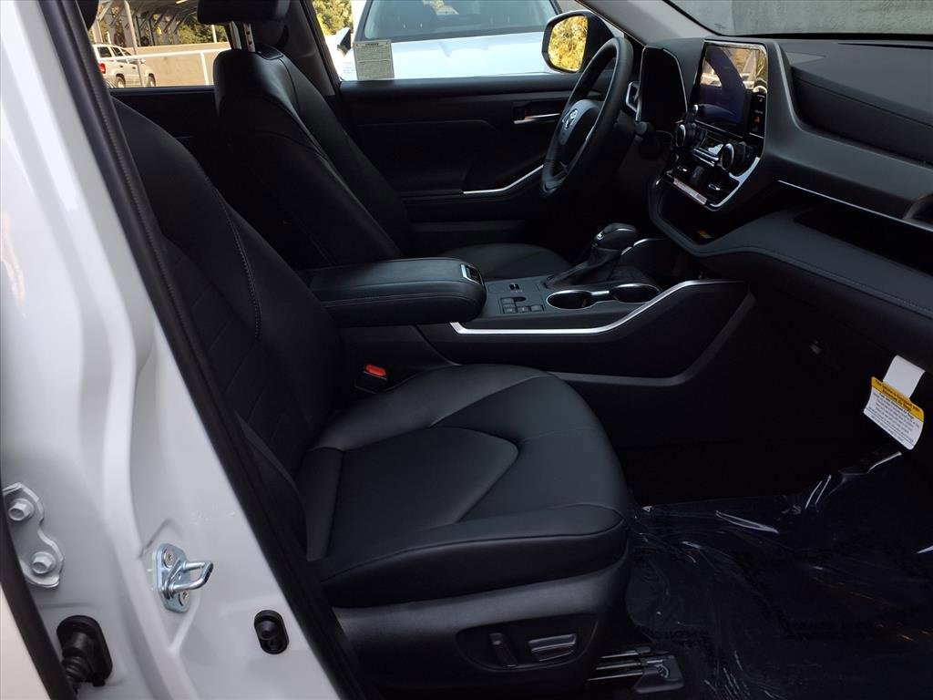 Certified 2025 Toyota Highlander XLE image 25